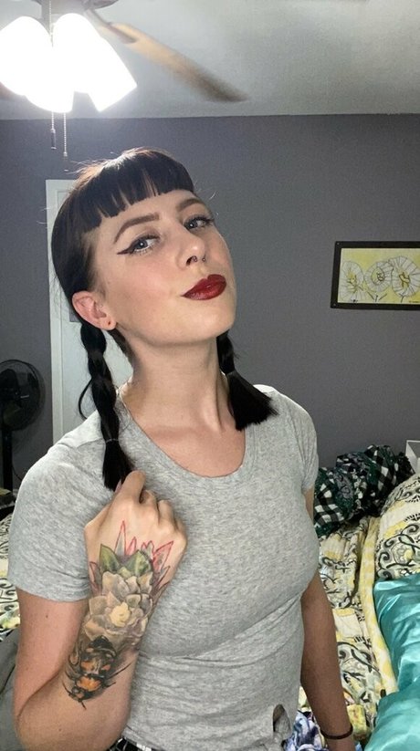 c reign Nackt OnlyFans