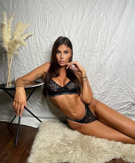 Natasha Nesci Nackt auf OnlyFans