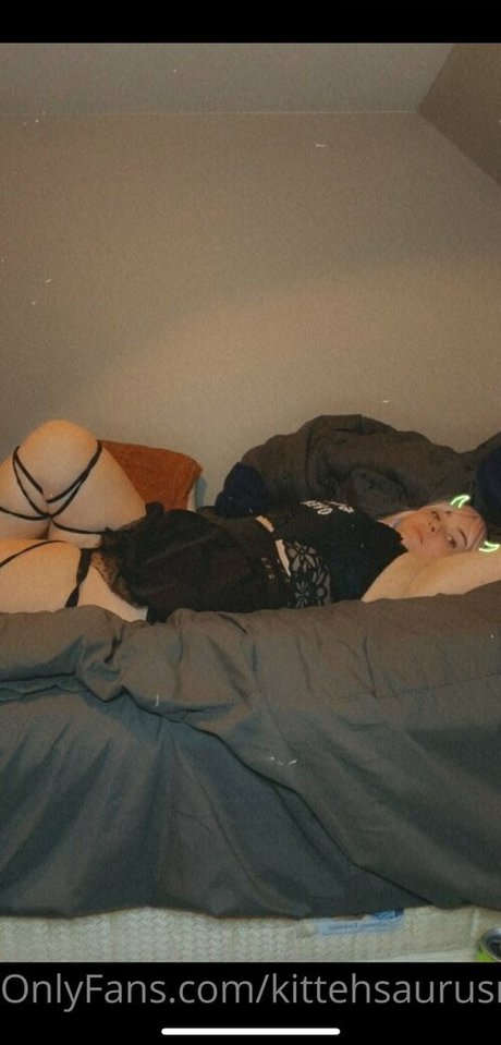 kittehsaurusrex OnlyFans Strip