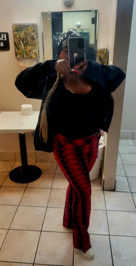 ms molly small OnlyFans-Bilder