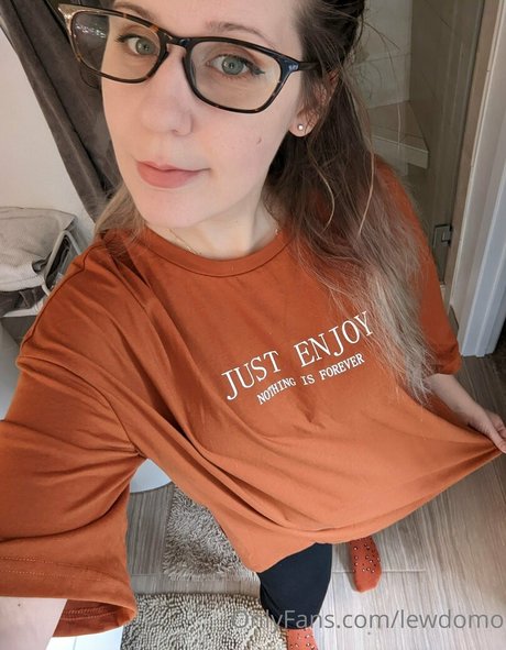 lewdomo OnlyFans Nacktbilder geleakt