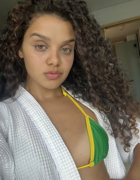 Danielle Olimpia Oben ohne OnlyFans