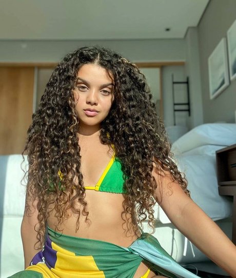 Danielle Olimpia NurlyFans-Brüste