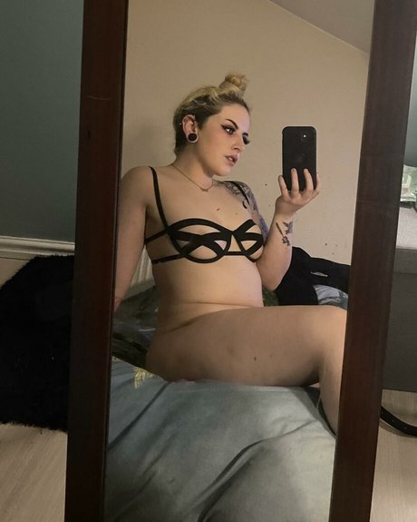 Spitwicked OnlyFans Striptease