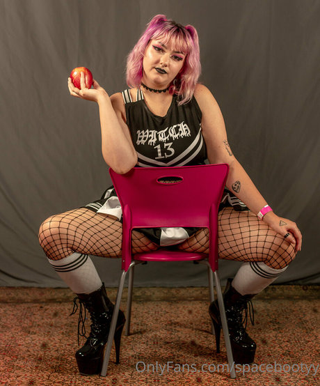 spacebootyy OnlyFans-Pornos