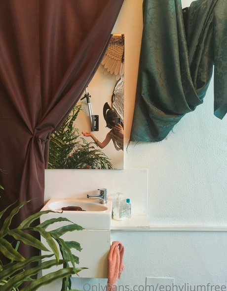 ephyliumfree OnlyFans Striptease