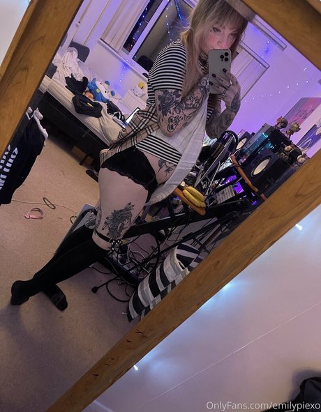 emilypiexo Leak von OnlyFans Pornografie