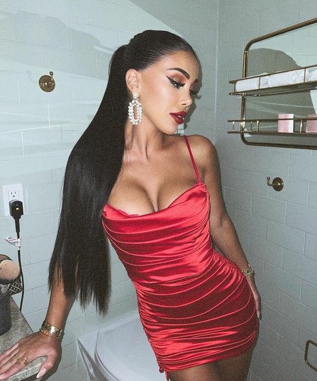 Isabel Raad OnlyFans