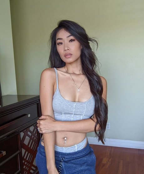 Elizabeth Tran Nacktbilder von OnlyFans