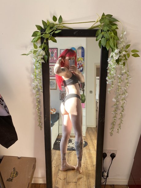 Foxxtailz OnlyFans-Model