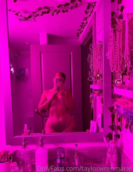 taylorwrenmarie OnlyFans Brüste Bild