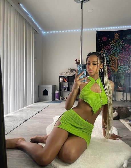 Aaliyah Foxxx Oben ohne OnlyFans