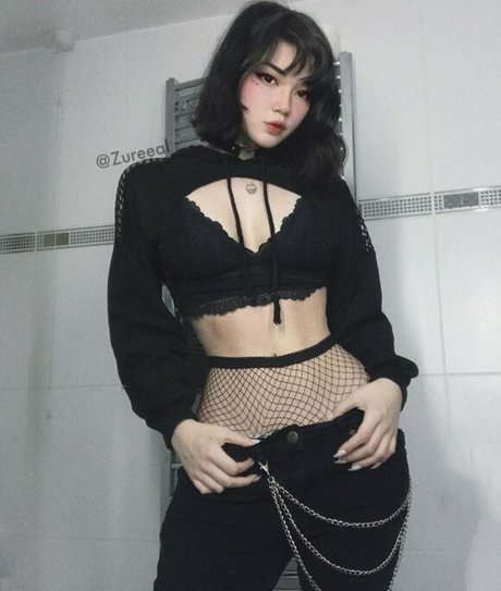 Zureeal OnlyFans Model Fotos