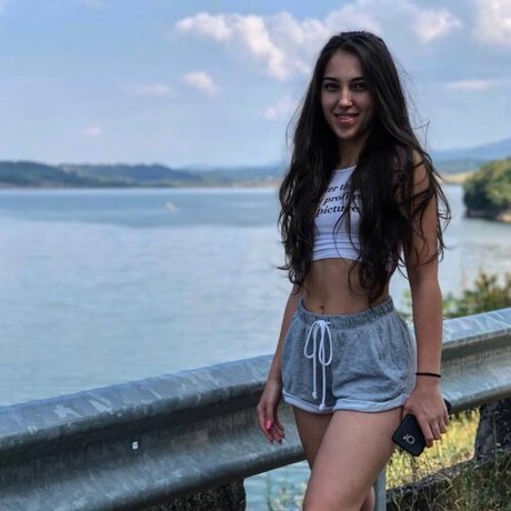 Madalina Mates OnlyFans Inhaltstyp