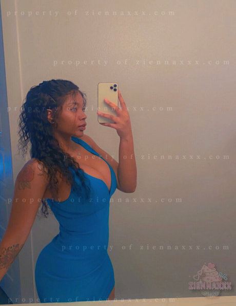 Ziennaxxx NurlyFans-Brüste