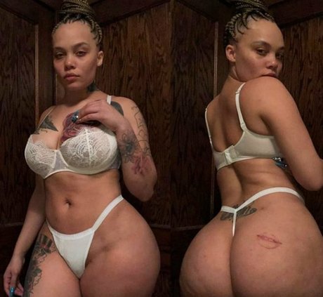 SaraGold NurlyFans-Pornos