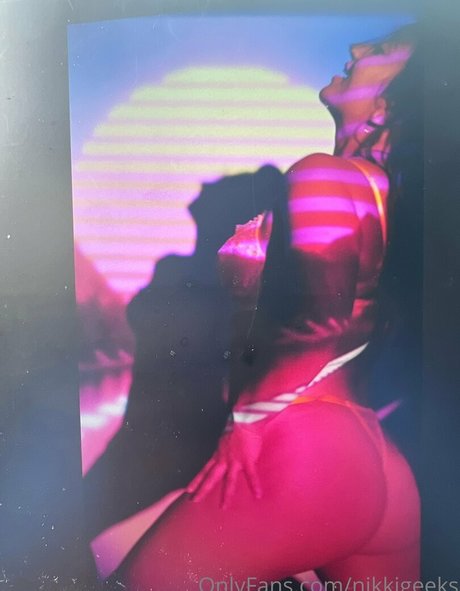 NikkiGeeks OnlyFans schlank