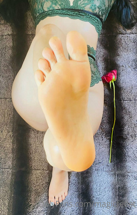 magicfeeet OnlyFans Strip