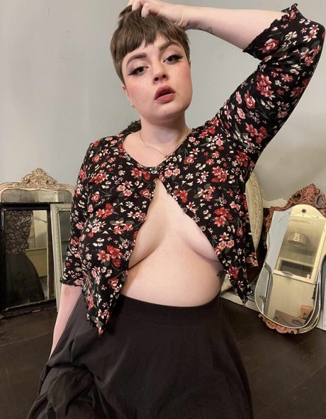 Vintage vogue OnlyFans Inhaltstyp