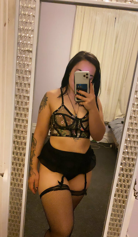 unleashedbee Nackt auf OnlyFans Leak