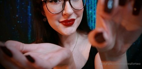 missteafortwo OnlyFans Model Fotos