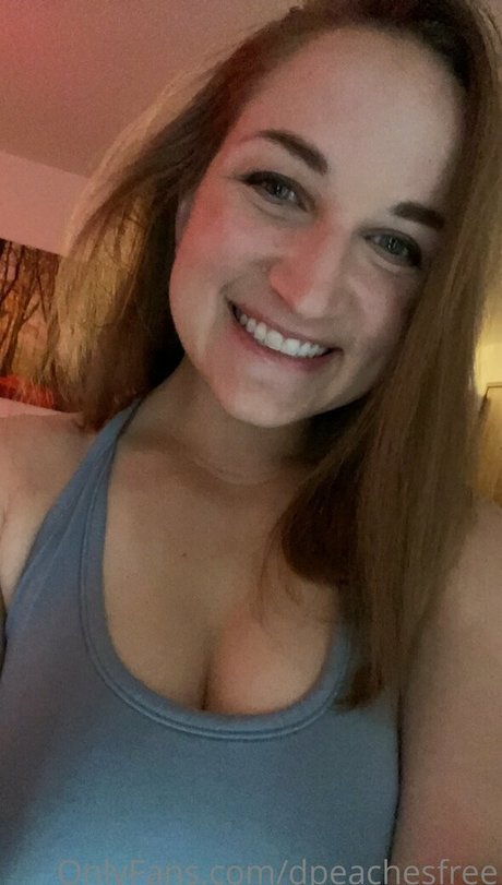 dpeachesfree OnlyFans Inhaltstyp