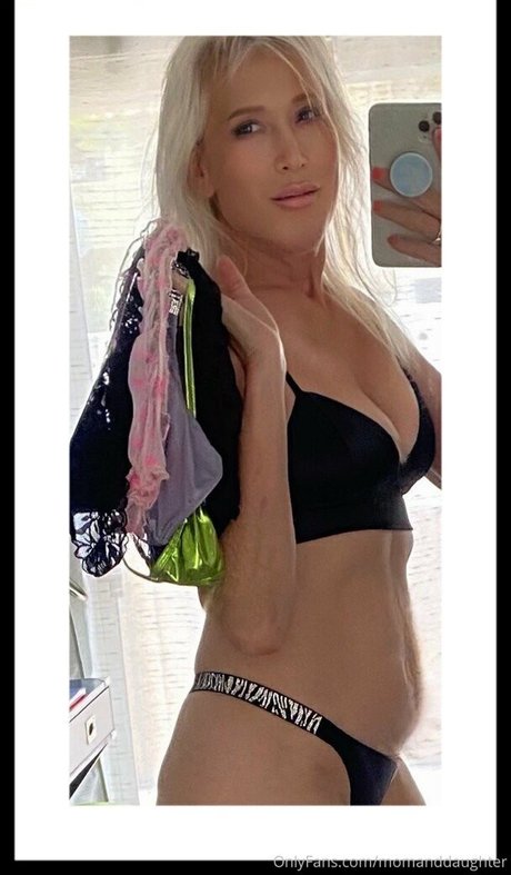 momanddaughter OnlyFans Fick geleakt