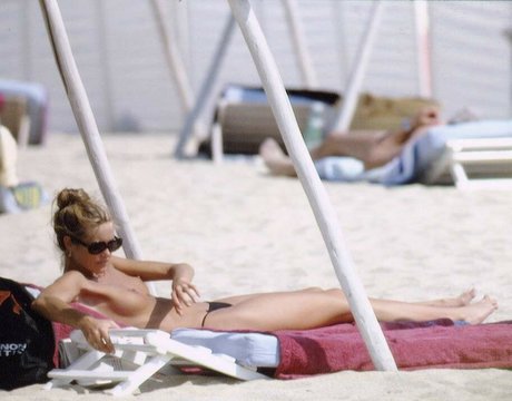 Elle Macpherson Nacktbilder von OnlyFans