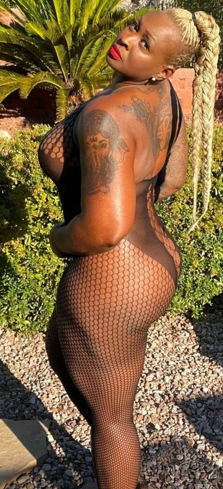 Monna White NurlyFans-Pornos