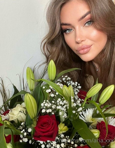 aria xxx Nacktbilder von OnlyFans geleakt