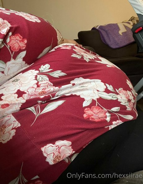 hexsiirae OnlyFans Striptease