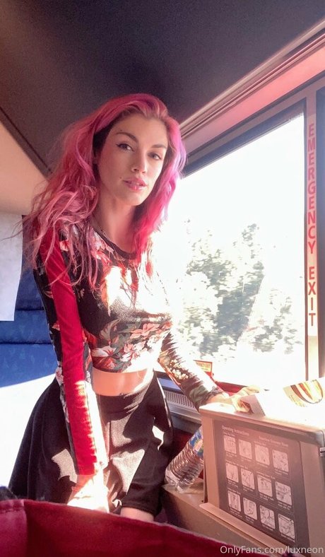 Luxneon Nacktbilder von OnlyFans