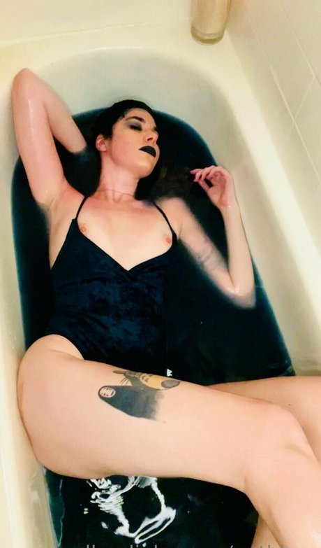 gothbae Titten OnlyFans