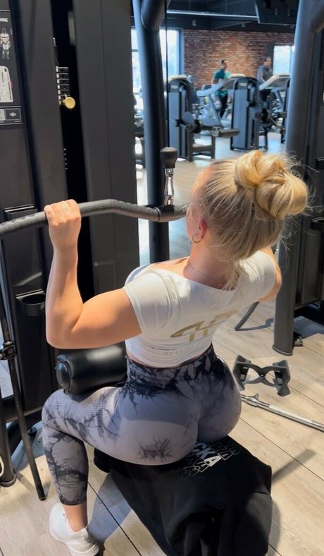 Luisa Tabbert OnlyFans Striptease