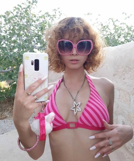 Mayuminnielove OnlyFans Model Bilder