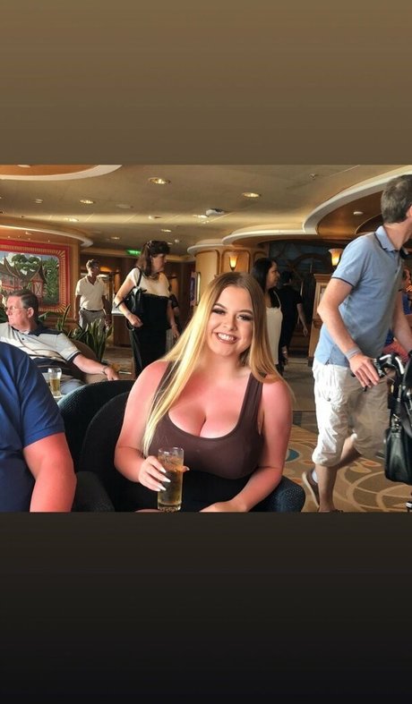 Alexandra Spencer NurlyFans-Brüste