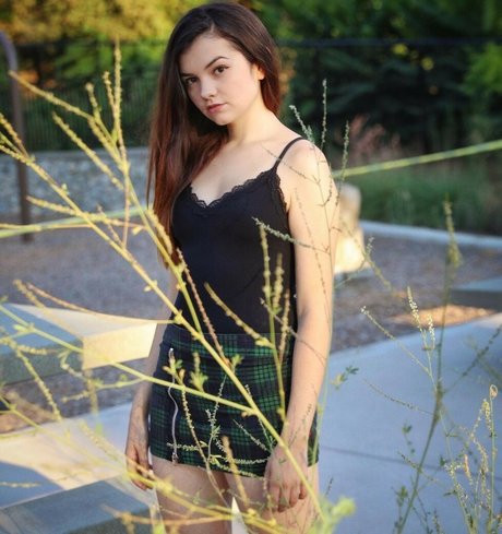 Minakess NurlyFans-Pornoleaks