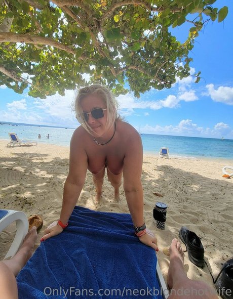 neokblondehotwife OnlyFans schlank