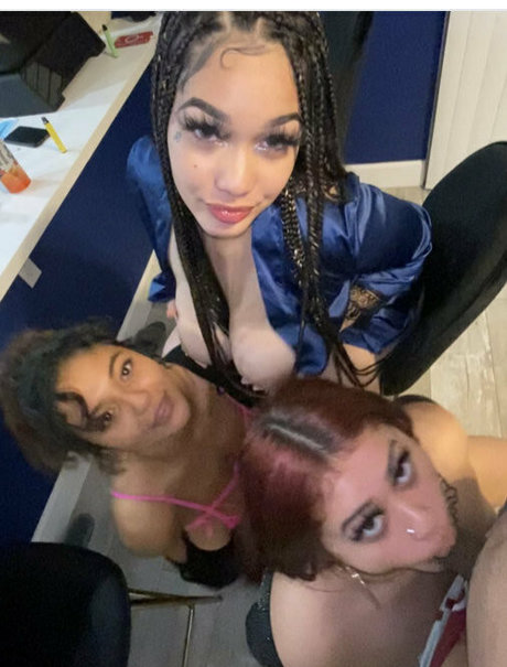 phantomlizzy OnlyFans Strip