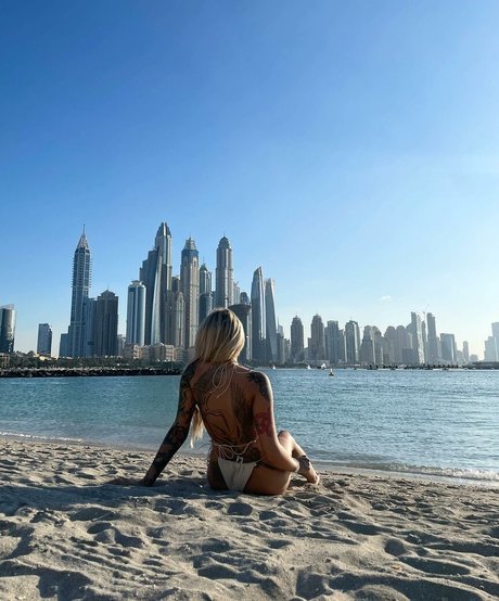 Andelika Oben ohne OnlyFans