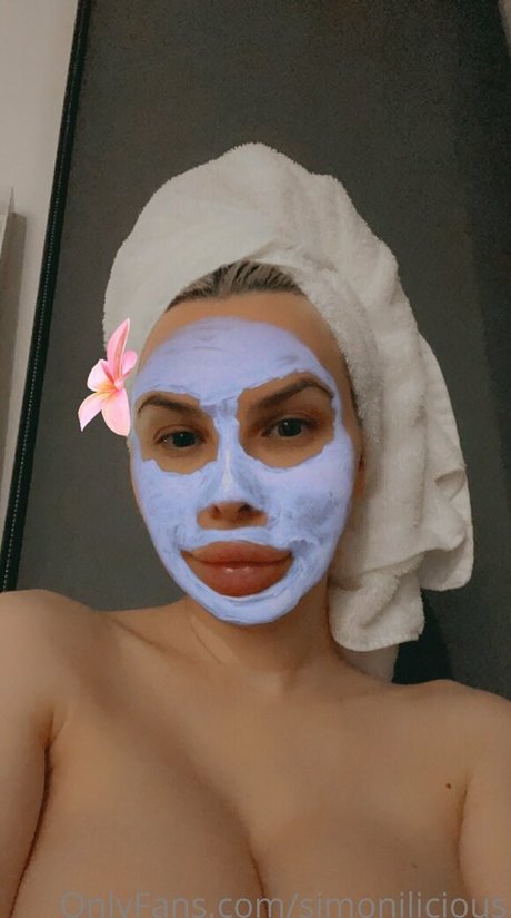 simonilicious OnlyFans schlank