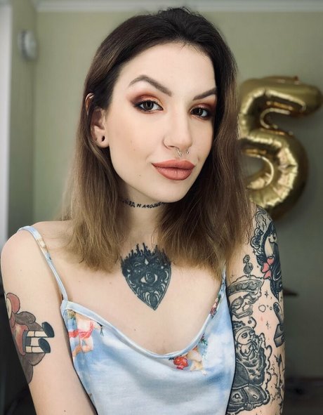 steishaginnes OnlyFans Model Bilder