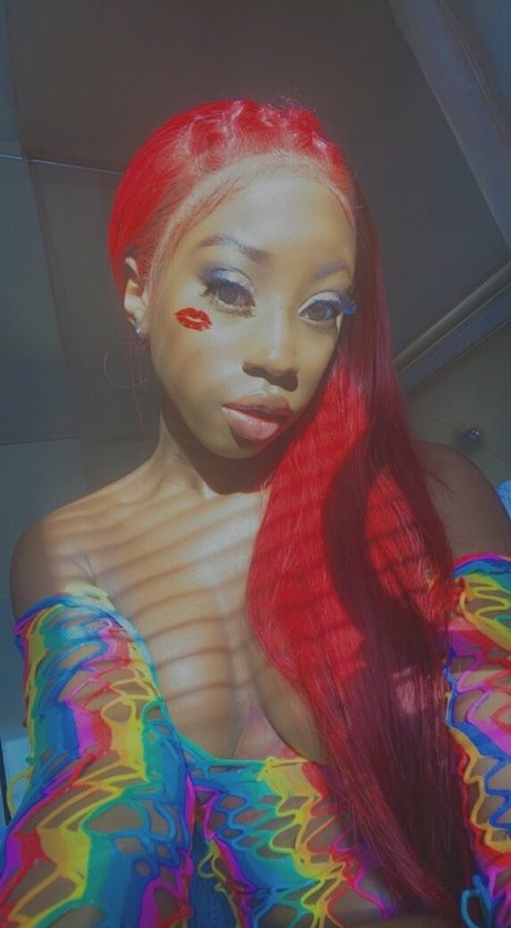 ebonysimz2 OnlyFans Model Fotos