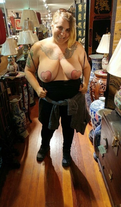 Celeste Woodrow Nacktbilder von OnlyFans