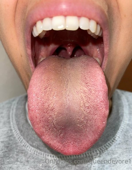 queendevore1 OnlyFans nackt