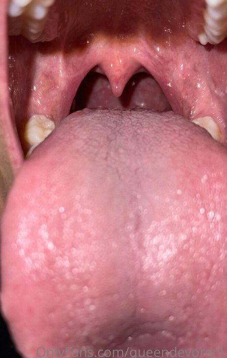 queendevore1 NurlyFans-Brüste