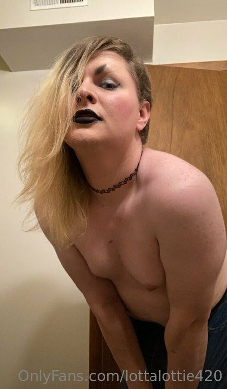 lottalottie420 Kostenlose OnlyFans-Pornos