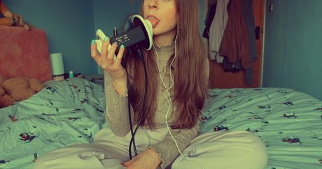 Tea Time Tingles ASMR Nacktbilder auf OnlyFans