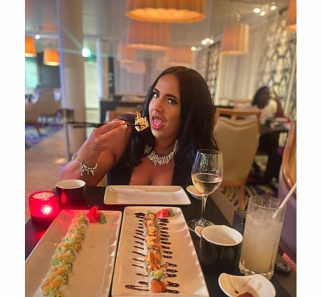 beliebte asiatische onlyfans heiß nackt Aufnahme