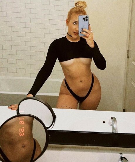 Office Sluts OnlyFans nackte Brüste